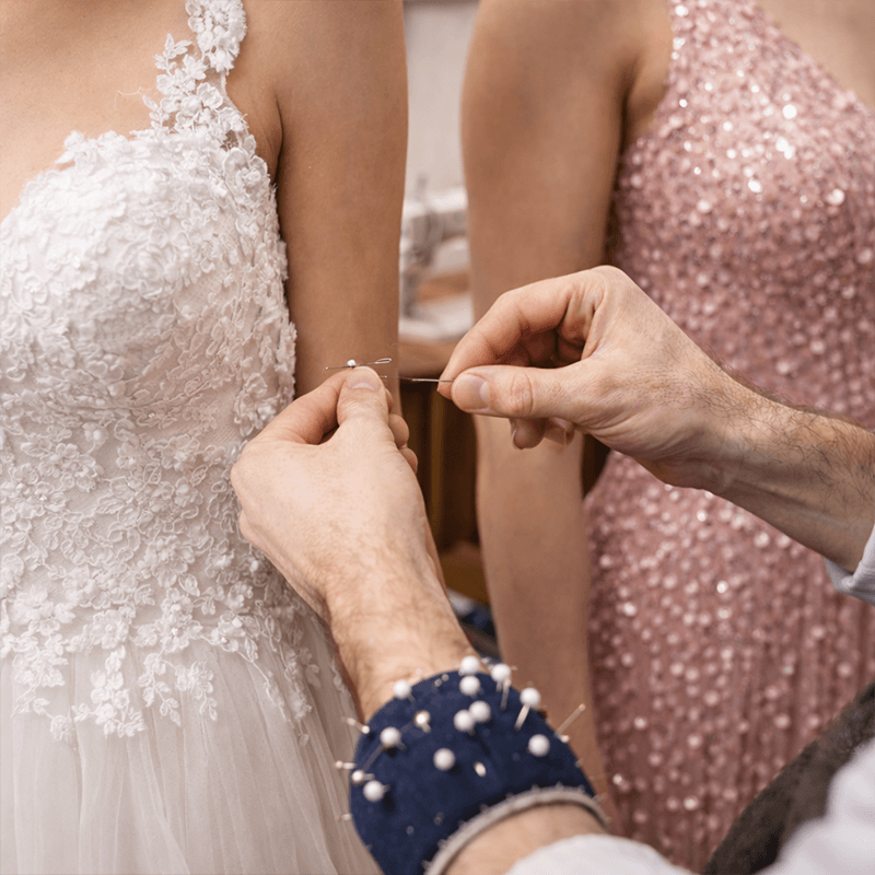 Özel gün kıyafetlerini kusursuzca onarır.